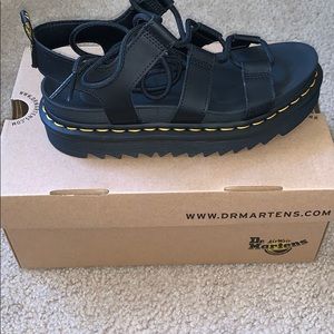 HALF OFF BRAND** new dr martens natrilla platform